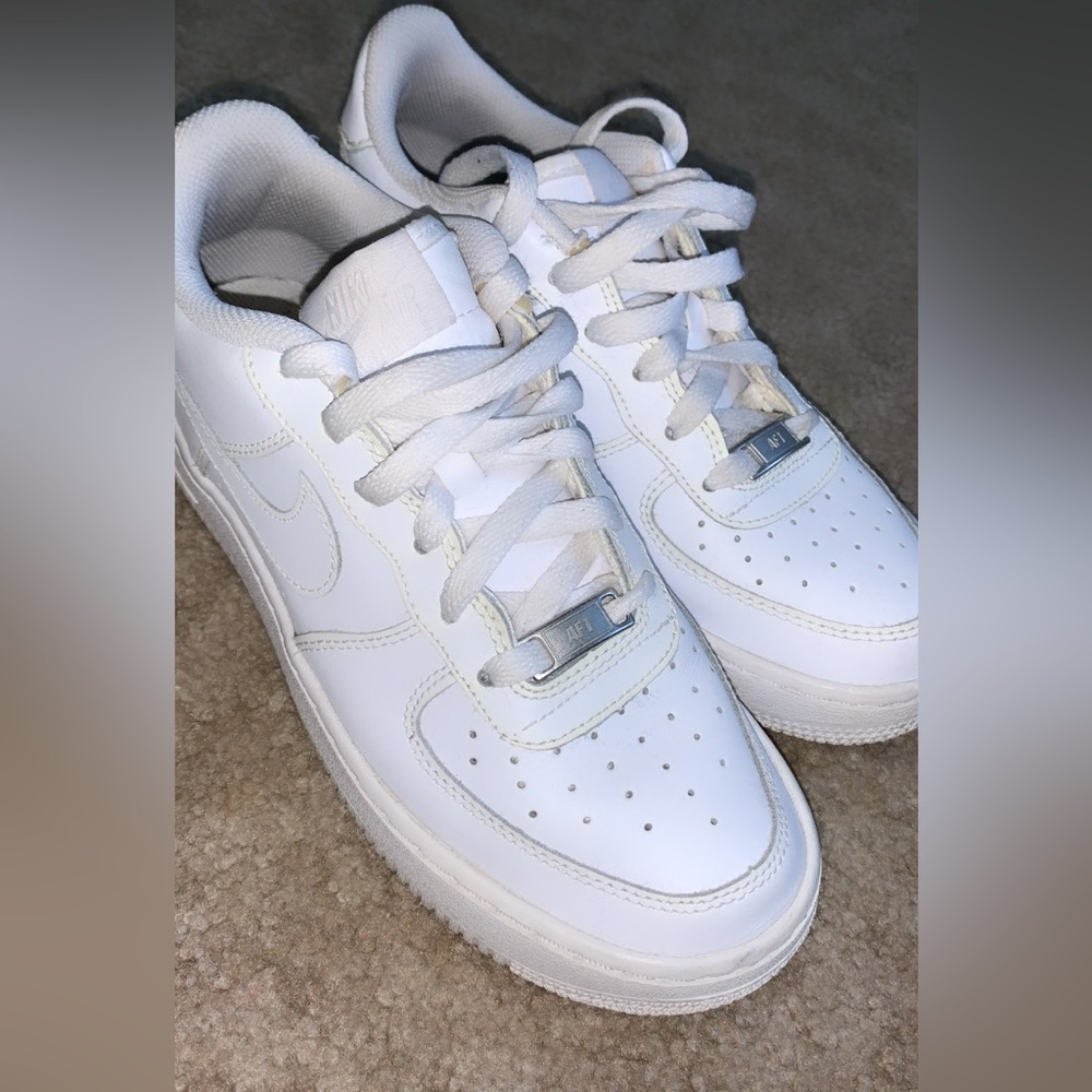 Grade School White Air Force 1 Low